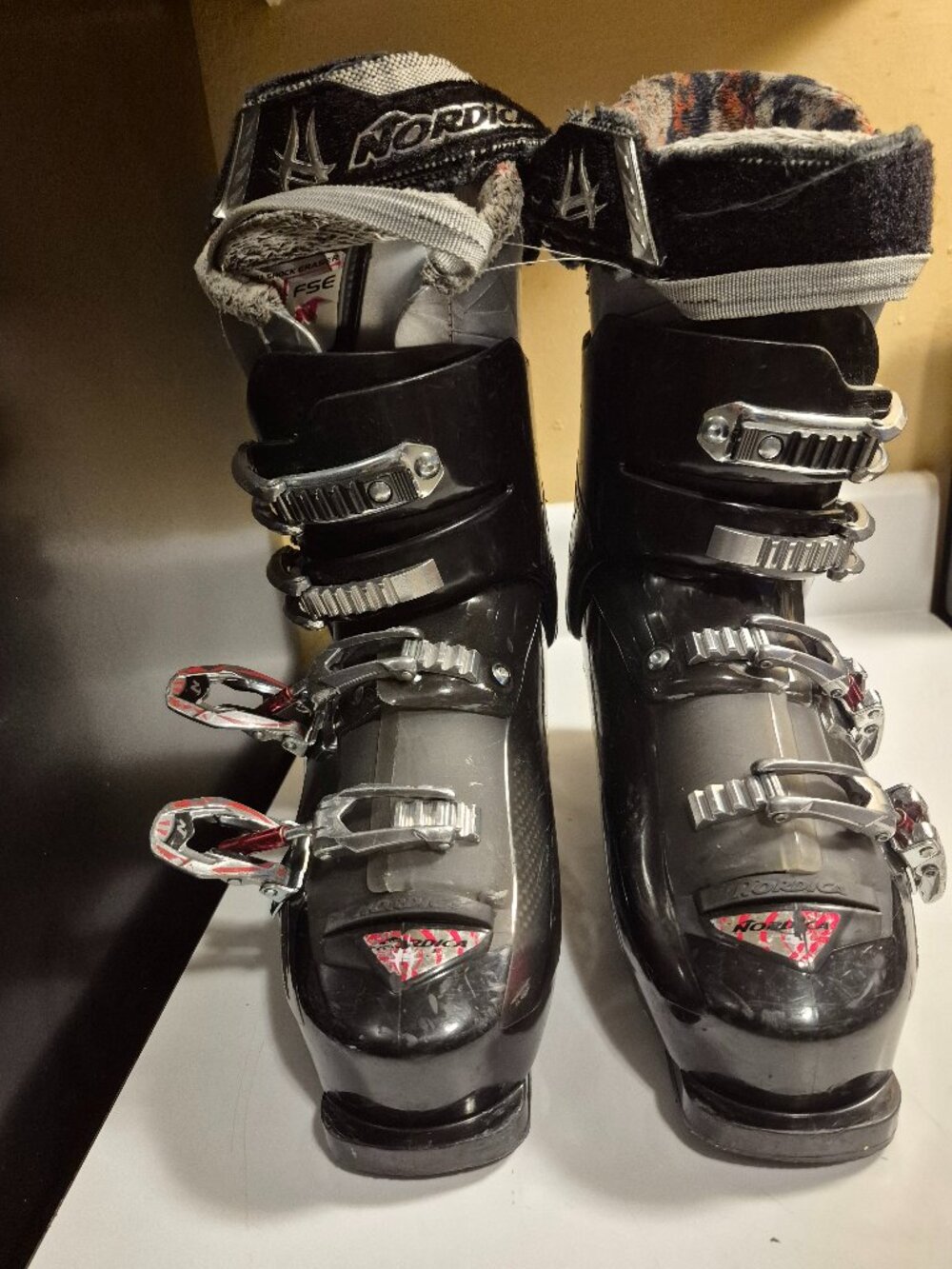 NORDICA HOT ROD 85 SKI BOOTS MEN SIZE 27.0 OR 27.5/9.5